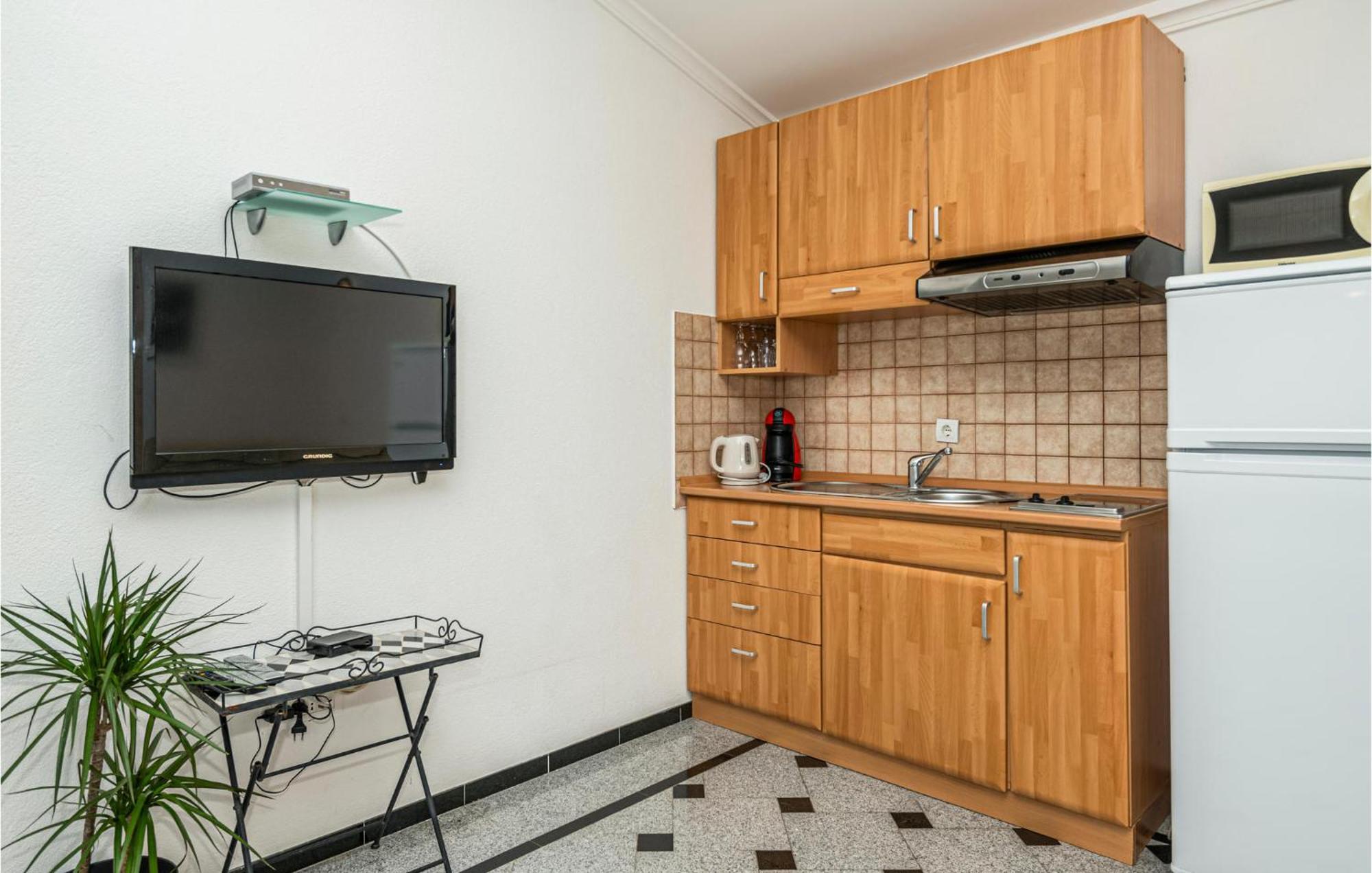 1 Bedroom Stunning Apartment In マカルスカ エクステリア 写真