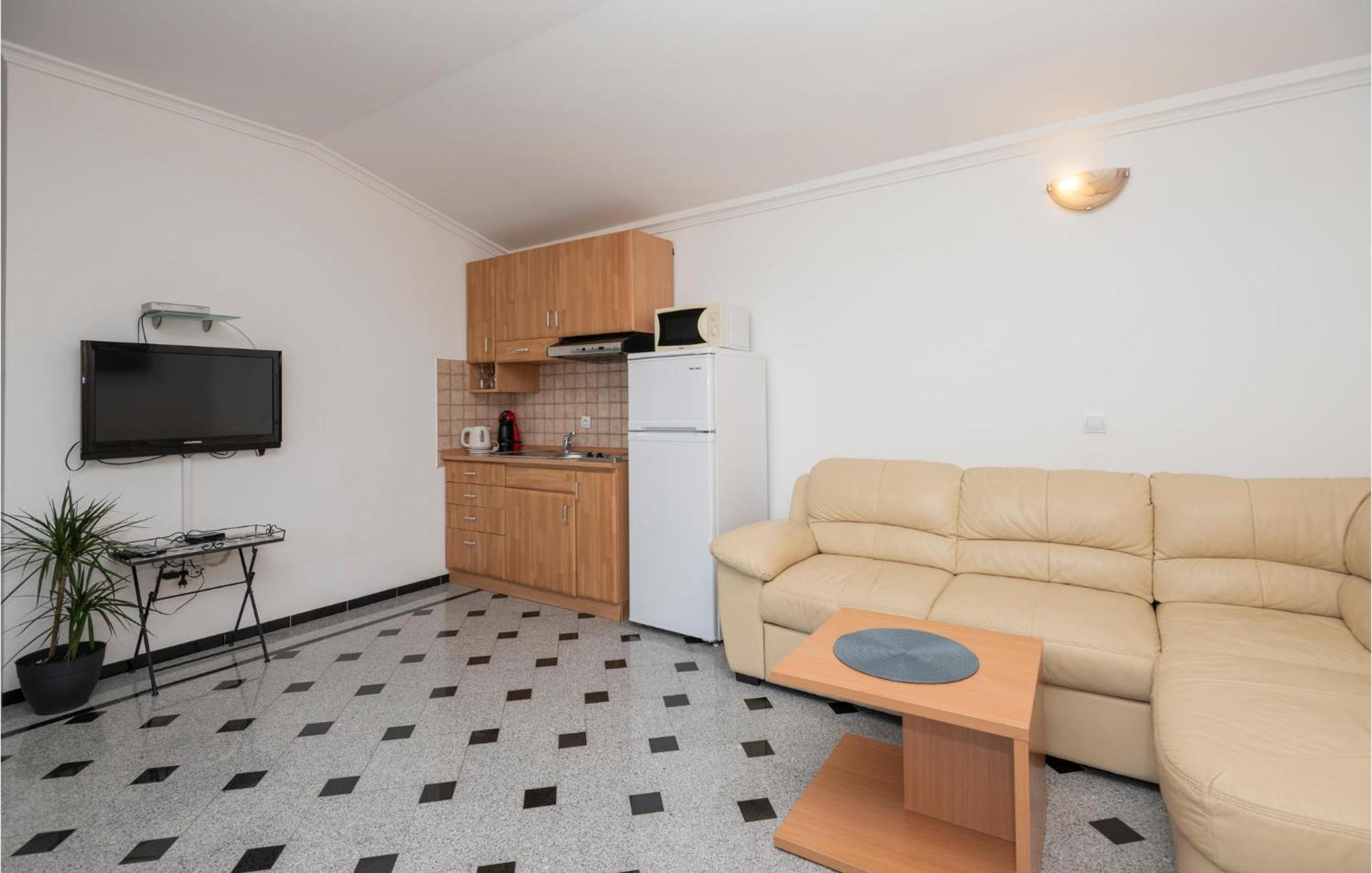 1 Bedroom Stunning Apartment In マカルスカ エクステリア 写真