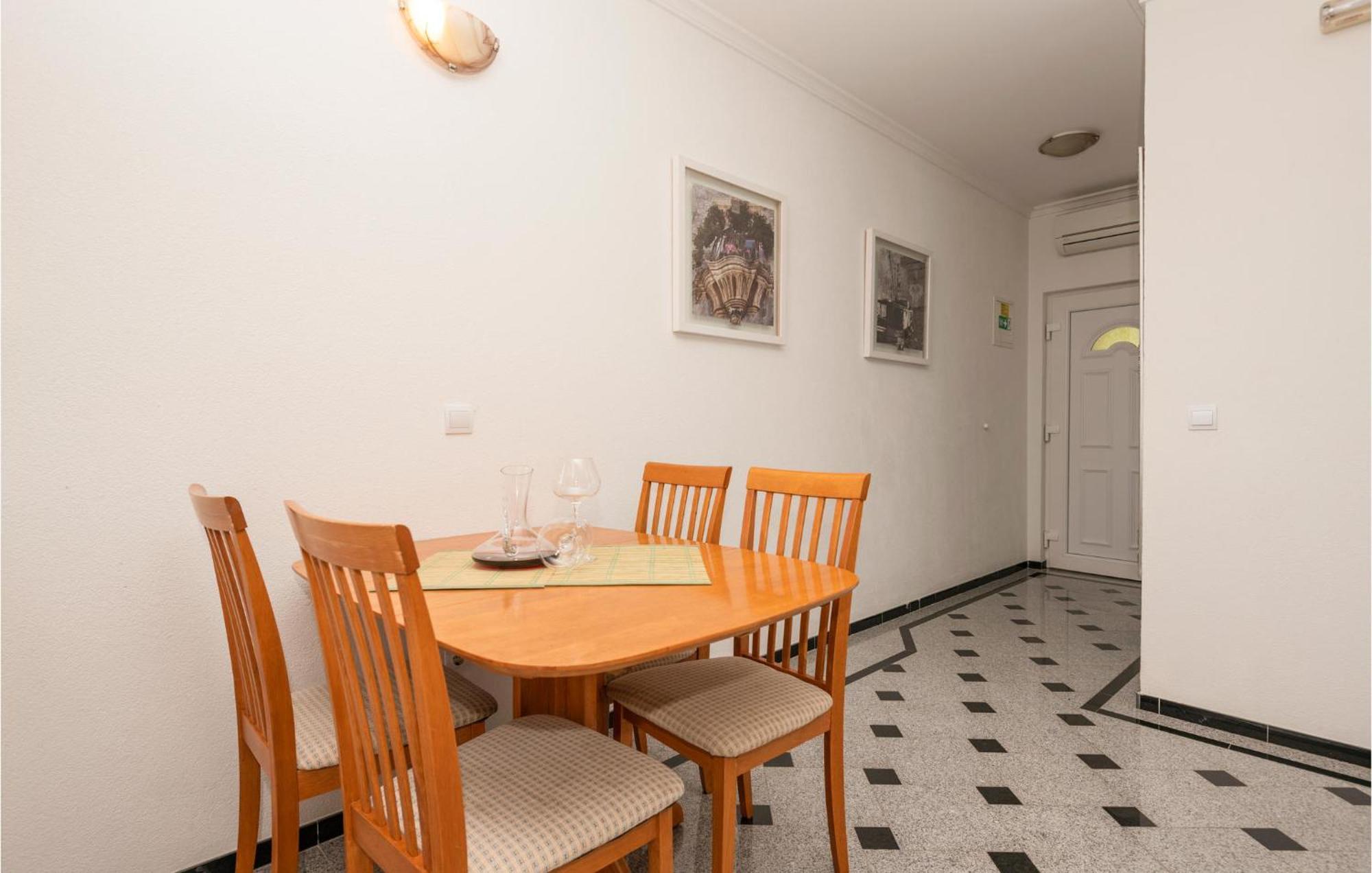 1 Bedroom Stunning Apartment In マカルスカ エクステリア 写真