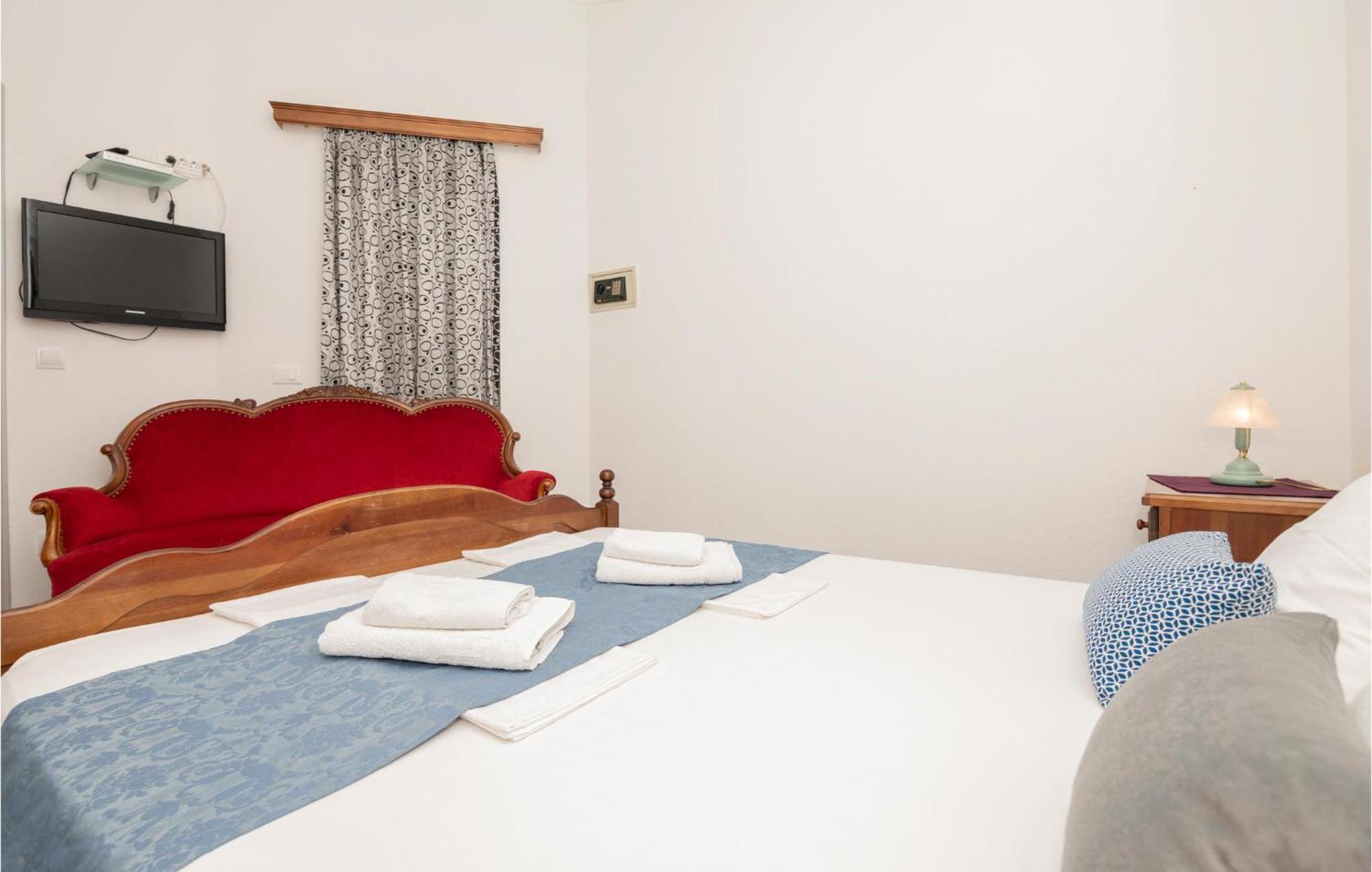 1 Bedroom Stunning Apartment In マカルスカ エクステリア 写真